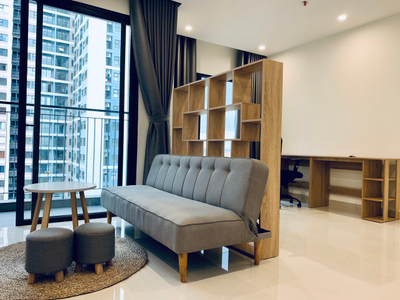 Căn hộ Vinhomes Grand Park, Quận 9 Căn hộ Vinhomes Grand Park tầng 23 cửa hướng Đông Nam, đầy đủ nội thất.