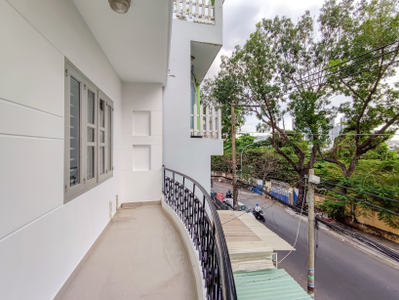 Nhà phố Quận 4 Nhà phố thiết kế 1 trệt, 1 lửng, 1 lầu và sân thượng, không có nội thất.