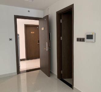 Phòng khách căn hộ Saigon Royal Căn hộ Saigon Royal view nội khu tầng cao đón gió thoáng mát.