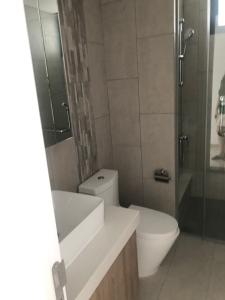 Căn hộ Riviera Point, Quận 7 Căn hộ Riviera Point tầng 17 view hồ bơi thoáng mát, không nội thất.