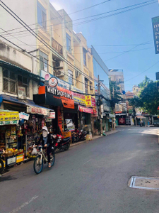 Nhà phố Quận Tân Bình Nhà phố thiết kế 1 trệt, 2 lầu và sân thượng, khu dân cư lâu đời.
