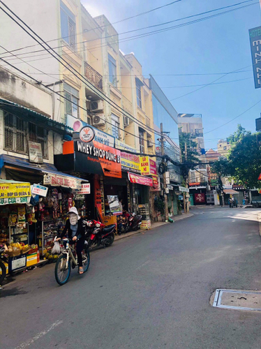 Nhà phố Quận Tân Bình Nhà phố thiết kế 1 trệt, 2 lầu và sân thượng, khu dân cư lâu đời.