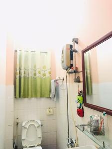 Nhà tắm Bán nhà phố hẻm 142 đường Cô Giang phường 2 quận Phú Nhuận, 3 phòng ngủ, diện tích đất 40.9m2.