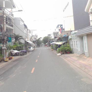 Đường trước nhà phố Quận Tân Phú Nhà phố thiết kế 1 trệt, 1 gá lửng ngay mặt tiền đường Đô Đóc Long.