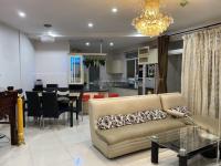Căn hộ Ngọc Lan Apartment nội thất đầy đủ, view thành phố sầm uất.