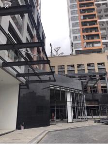 Mặt tiền The Sun Avenue Shophouse The Sun Avenue cửa chính hướng Nam, bàn giao thô