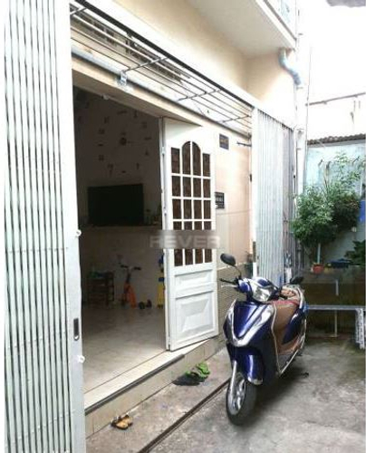 Mặt tiền nhà phố Quận Gò Vấp Nhà phố hướng Tây Nam thiết kế 1 trệt, 1 lầu kiên cố, nội thất cơ bản.