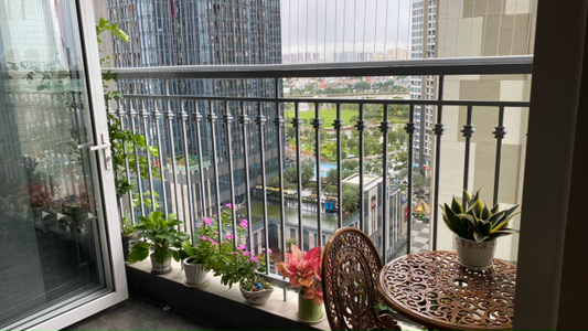 Căn hộ Vinhomes Central Park, Quận Bình Thạnh Căn hộ Vinhomes Central Park ban công rộng rãi, đầy đủ nội thất.