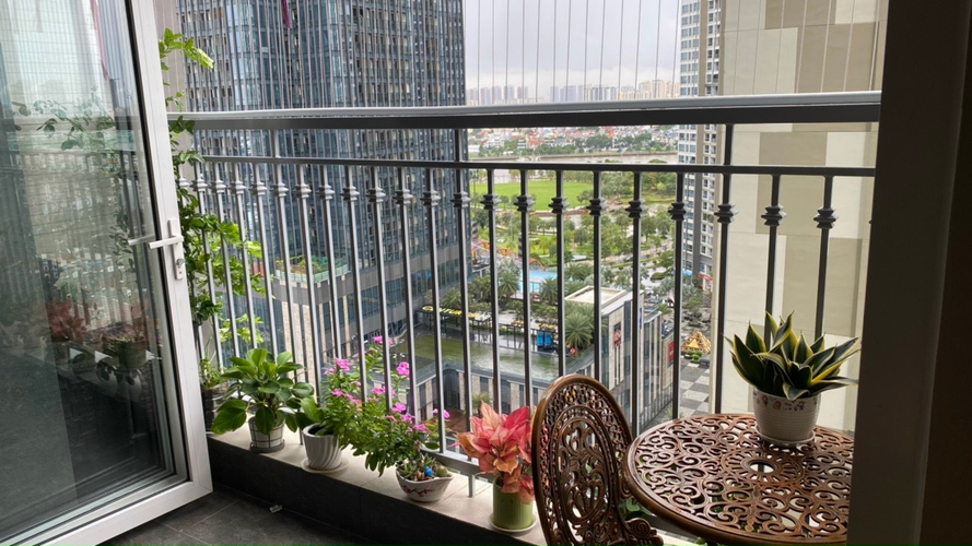 Căn hộ Vinhomes Central Park, Quận Bình Thạnh Căn hộ Vinhomes Central Park ban công rộng rãi, đầy đủ nội thất.