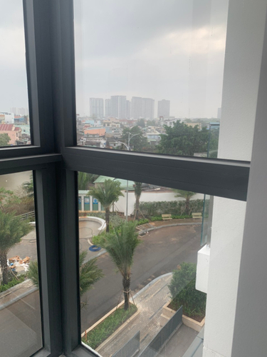 View căn hộ D'Lusso, Quận 2 Căn hộ D'Lusso tầng 3 tiện di chuyển, bàn giao nội thất cơ bản.