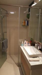 Căn hộ New City Thủ Thiêm, Quận 2 Căn hộ New City Thủ Thiêm tầng 20 thiết kế hiện đại, đầy đủ nội thất.