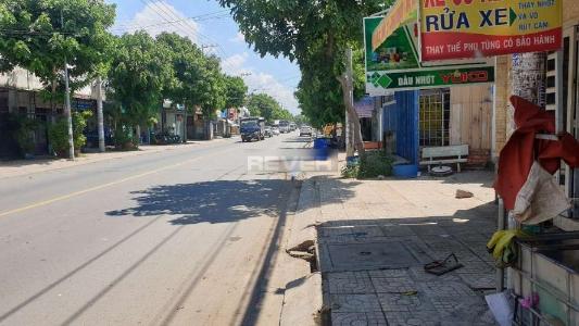 Đường trước đất nền Huyện Hóc Môn Đất nền thổ cư diện tích 438m2 hướng Nam, có sổ hồng riêng.