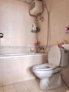 Phòng tắm căn hộ Kim Hồng Fortuna, Tân Phú Căn hộ Kim Hồng Fortuna tầng 16 view thành phố, đầy đủ nội thất.