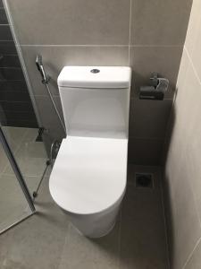 Nhà vệ sinh Sunrise Riverside Căn hộ Sunrise Riverside view nội khu, hướng Tây.