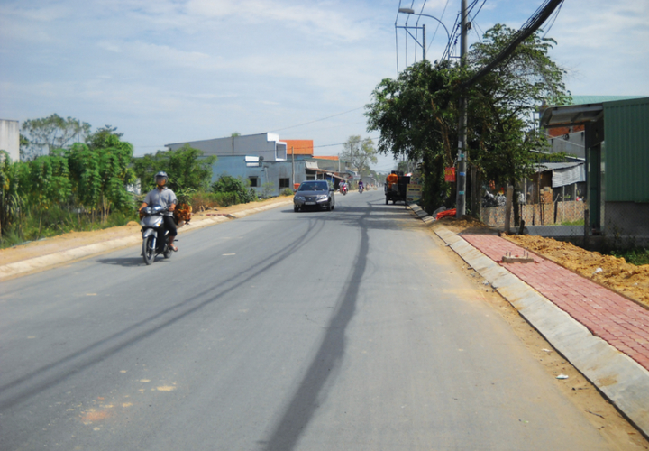 Đường trước đất nền Huyện Bình Chánh Đất nền có sổ hồng riêng, diện tích 106m2 khu dân cư hiện hữu.