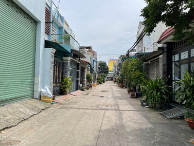 Đường trước nhà phố Quận Bình Tân Nhà phố thiết kế 1 trệt, 1 lầu cửa hướng Tây Nam, không có nội thất.