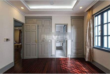 Biệt thự Quận 7 Biệt thự diện tích 250m2 thiết kế 1 trệt, 3 lầu và 1 tầng hầm để xe rộng rãi.