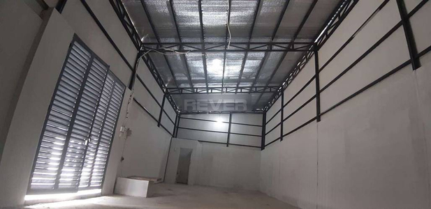 Nhà xưởng kho bãi Quận 12 Nhà xưởng kho bãi diện tích 150m2, đường trước kho rộng 5m thông tứ tung.