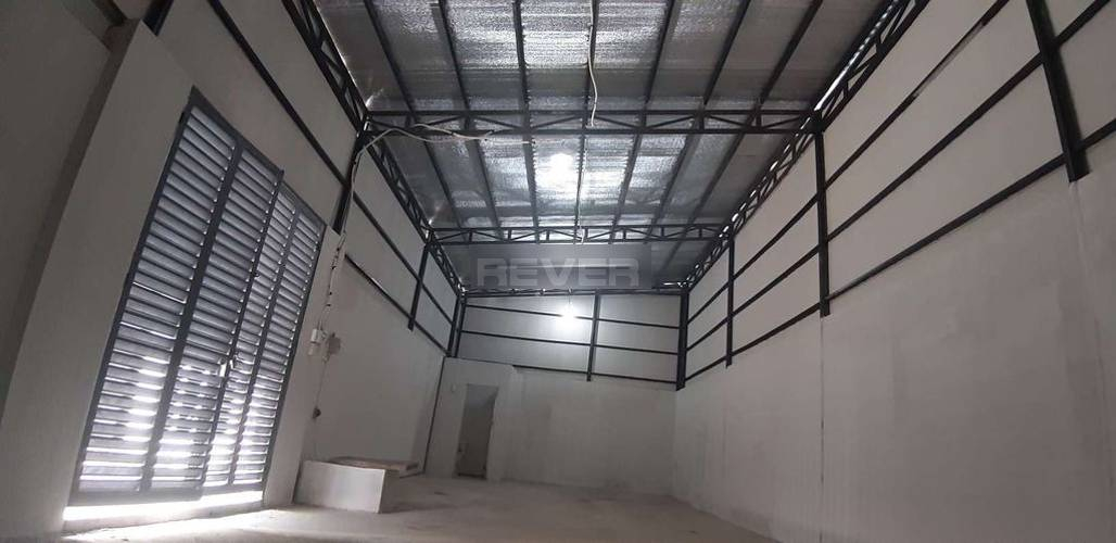 Nhà xưởng kho bãi Quận 12 Nhà xưởng kho bãi diện tích 150m2, đường trước kho rộng 5m thông tứ tung.