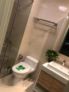 nhà tắm căn hộ New City Thủ Thiêm Căn hộ tầng 25 New City Thủ Thiêm nội thất đầy đủ hiện đại