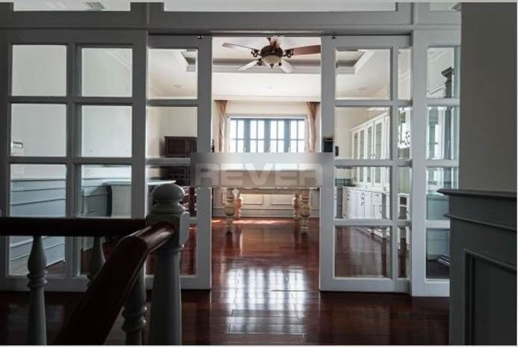 Biệt thự Quận 7 Biệt thự diện tích 250m2 thiết kế 1 trệt, 3 lầu và 1 tầng hầm để xe rộng rãi.