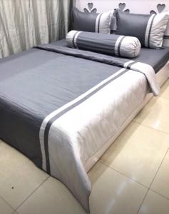 Phòng ngủ căn hộ Vinhomes Golden River Officetel Vinhomes Golden River tầng cao, nội thất đầy đủ.