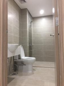Toilet Vinhomes Grand Park Quận 9 Căn hộ Vinhomes Grand Park tầng trung, view thoáng mát, 2 phòng ngủ.