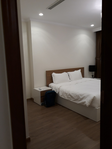 Officetel Vinhomes Central Park, Quận Bình Thạnh Officetel Vinhomes Central Park tầng 24 view nội khu, đầy đủ nội thất.