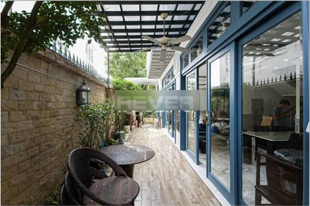 Biệt thự Quận 7 Biệt thự diện tích 250m2 thiết kế 1 trệt, 3 lầu và 1 tầng hầm để xe rộng rãi.