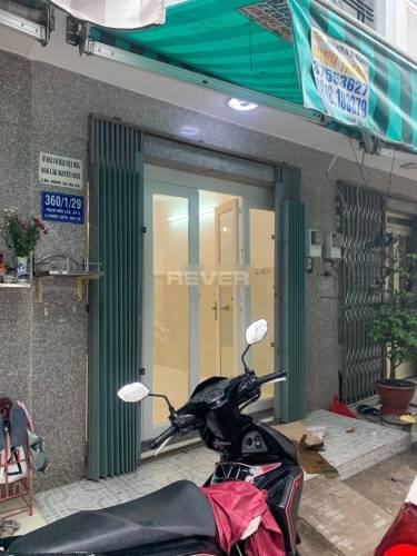 Nhà phố Quận 7 Nhà phố thiết kế 1 trệt, 2 lầu đúc chắc chắn, cửa hướng Đông Bắc thoáng mát.