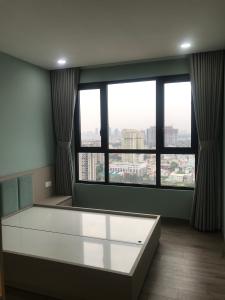 Phòng ngủ căn hộ The View Riviera Point Căn hộ Riviera Point phòng ngủ lót sàn gỗ, view thành phố sầm uất.