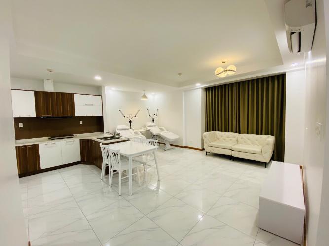 Bên trong căn hộ THE GOLD VIEW Bán căn hộ The Gold View thuộc tầng trung, 2 phòng ngủ, diện tích 76m2, đầy đủ nội thất