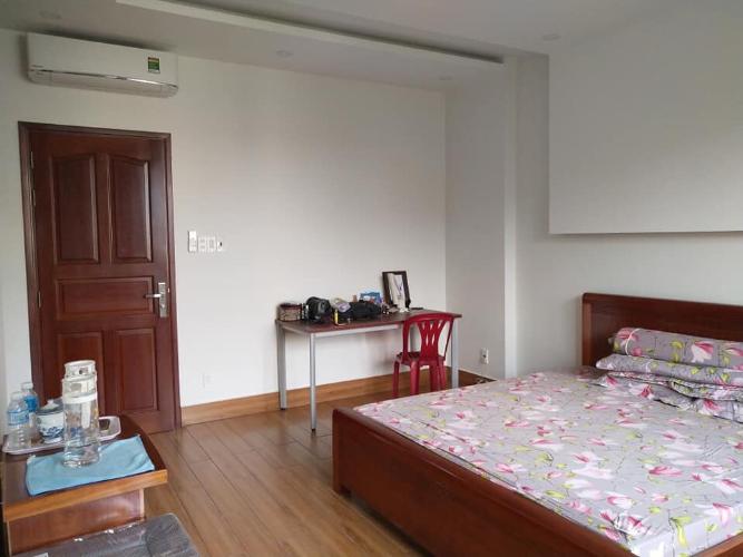 Nhà phố Quận 9 Nhà phố KDC Hưng Phú kết cấu 1 trệt 3 lầu, có Gara để xe hơi trong nhà.