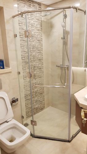 Phòng tắm căn hộ Vinhomes Golden River Căn hộ Vinhomes Golden River đầy đủ nội thất tiện nghi, tầng cao.