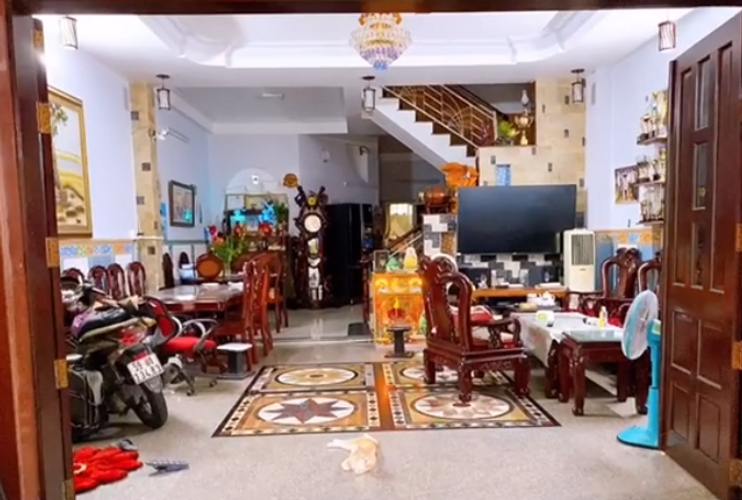 Nhà phố Quận Tân Phú Nhà phố diện tích 114m2 có ban công rộng, phù hợp trồng cây xanh.