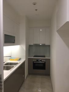 Bếp Vinhomes Golden River, Quận 1 Căn hộ 1 phòng ngủ Vinhomes Golden River, nội thất cơ bản.