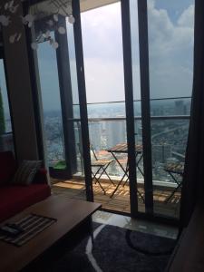 View căn hộ Vinhomes Golden River Căn hộ Vinhomes Golden River ban công Tây Nam, nội thất cơ bản.