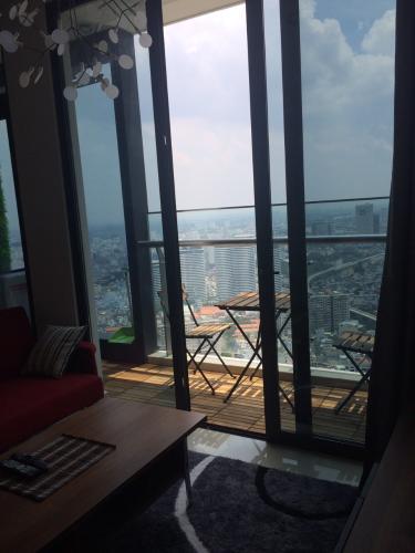 View căn hộ Vinhomes Golden River Căn hộ Vinhomes Golden River ban công Tây Nam, nội thất cơ bản.