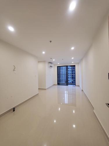 Phòng khách Vinhomes Grand Park Quận 9 Căn hộ Vinhomes Grand Park hướng ban công đông bắc không có nội thất diện tích 46.5m²