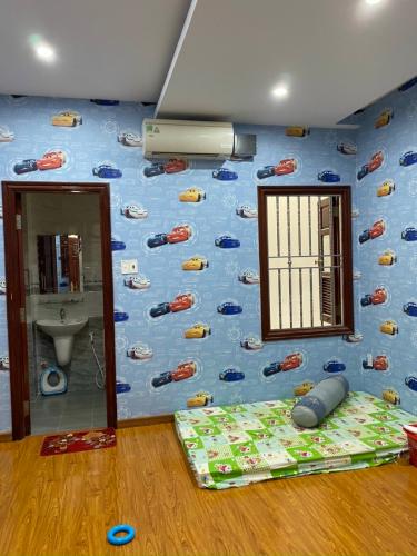 Nhà phố Quận Tân Bình Nhà phố hẻm xe hơi đường Phan Huy Ích, kết cấu đúc 1 trệt 4 tầng kiên cố.