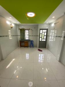 Nhà phố Quận Gò Vấp Nhà phố kết cấu 1 trệt 2 lầu và sân thượng hướng Tây Nam, sổ hồng riêng.