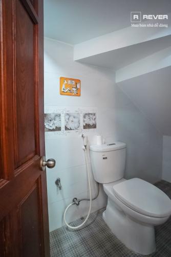 Toilet nhà phố Quận 7 Bán nhà 4 tầng Tân Quy, Quận 7, sổ hồng, đầy đủ nội thất, cách MT Nguyễn Thị Thập 400m