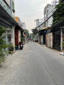 Đường trước nhà phố Quận Tân Phú Nhà phố có 3 mặt tiền hẻm xe tải đường Lý Thánh Tông, nội thất cơ bản.