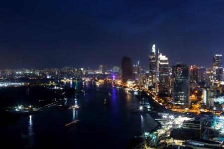 View căn hộ Vinhomes Golden River, Quận 1 Office-tel Vinhomes Golden River tầng 33, đầy đủ nội thất và tiện ích.