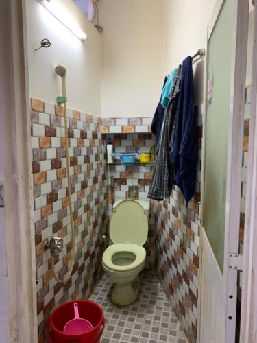 toilet nhà phố hẻm Tôn Đản, quận 4 Nhà phố hẻm Tôn Đản diện tích đất 41.9m2, cửa hướng Đông Nam