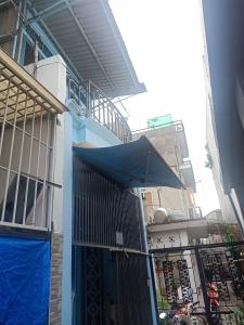 Không gian nhà phố Quận Tân Phú Nhà phố kết cấu 1 trệt 1 lầu hẻm trước nhà rộng hơn 2m, sổ hồng riêng.
