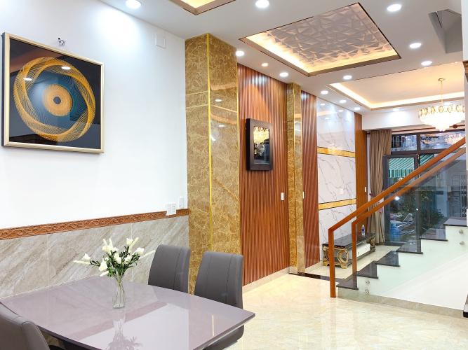 Phòng bếp nhà phố Quận 7 Nhà hẻm xe tải đường Lâm Văn Bền, nội thất đầy đủ nhà mới xây.