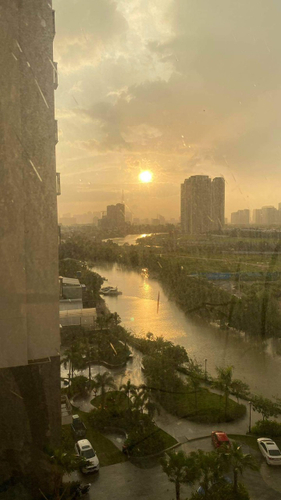 View căn hộ La Astoria, Quận 2 Căn hộ La Astoria tầng 6 thiết kế hiện đại, view Landmark 81 tuyệt đẹp.