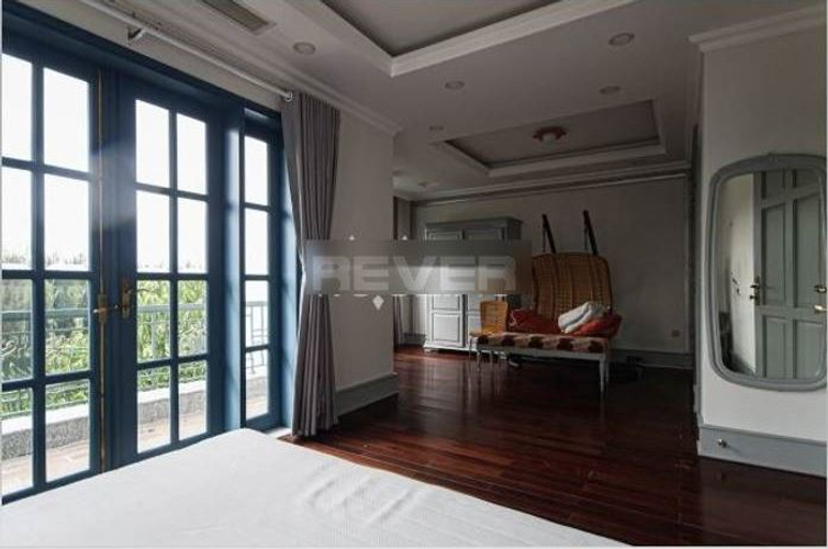 Biệt thự Quận 7 Biệt thự diện tích 250m2 thiết kế 1 trệt, 3 lầu và 1 tầng hầm để xe rộng rãi.