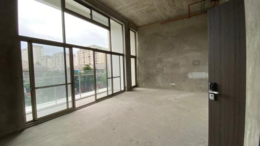 Bên trong căn hộ Phú Mỹ Hưng Midtown Shophouse Phú Mỹ Hưng Midtown ban giao thô, ban công hướng Tây.